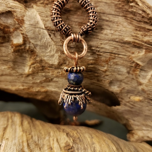 Handcrafted coiled copper pendant with Lapis. - Picture 2 of 4